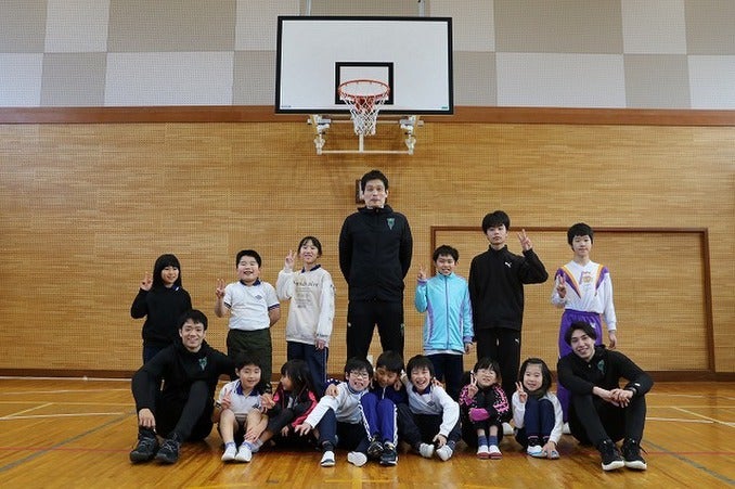 創立150周年！全校生徒14名の三田市立母子小学校へ訪問 神戸ストークス